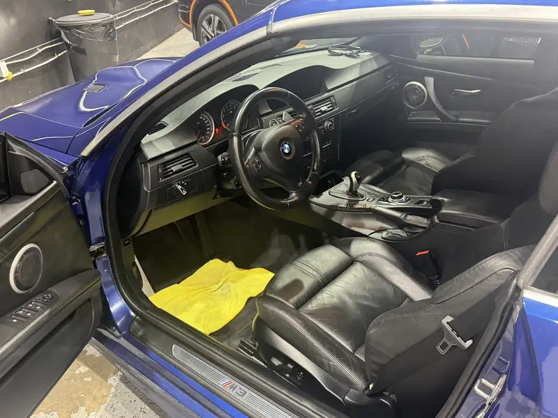 2012 BMW M3 2dr Conv, 82 658 km, dovoz Kanada — foto 9 z 11