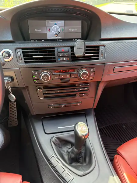 2008 BMW M3 E90, bílá, 54 075 km, dovoz Kanada — foto 11 z 12