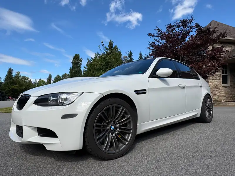 2008 BMW M3 E90, bílá, 54 075 km, dovoz Kanada — foto 2 z 12