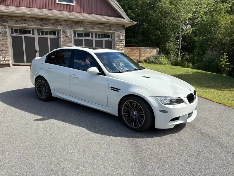 2008 BMW M3 E90, bílá, 54 075 km, dovoz Kanada — foto 3 z 12