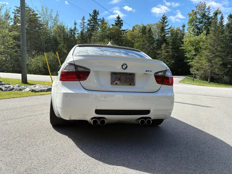 2008 BMW M3 E90, bílá, 54 075 km, dovoz Kanada — foto 4 z 12