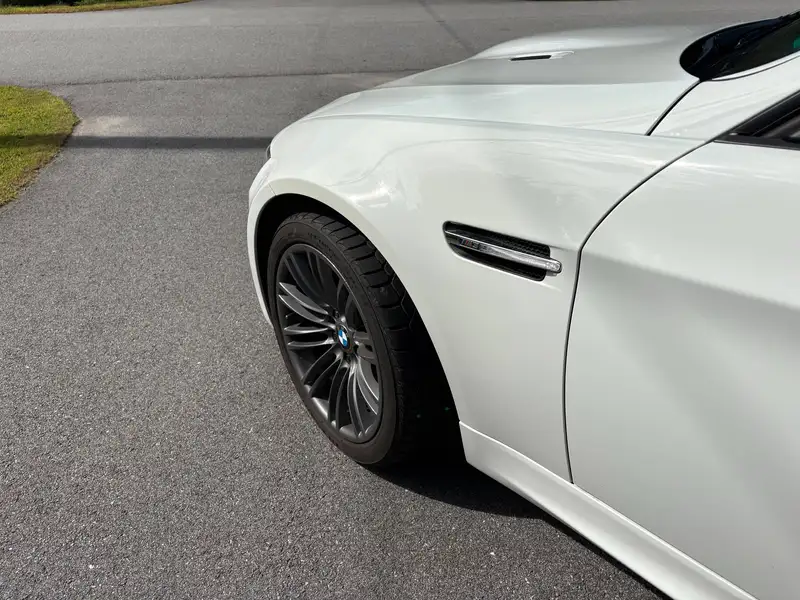 2008 BMW M3 E90, bílá, 54 075 km, dovoz Kanada — foto 7 z 12