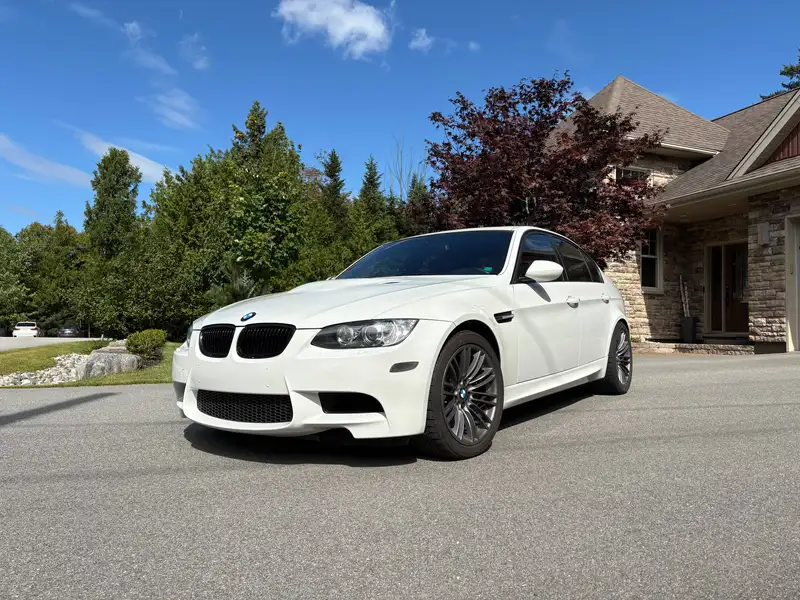 2008 BMW M3 E90, bílá, 54 075 km, dovoz Kanada — foto 8 z 12