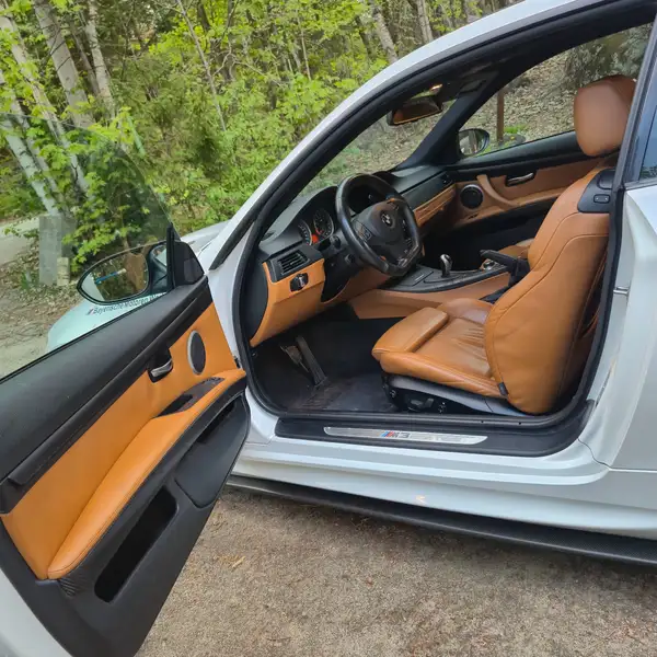 2011 BMW M3 Competion pack, bílá, 152 000 km, dovoz Kanada — foto 2 z 12