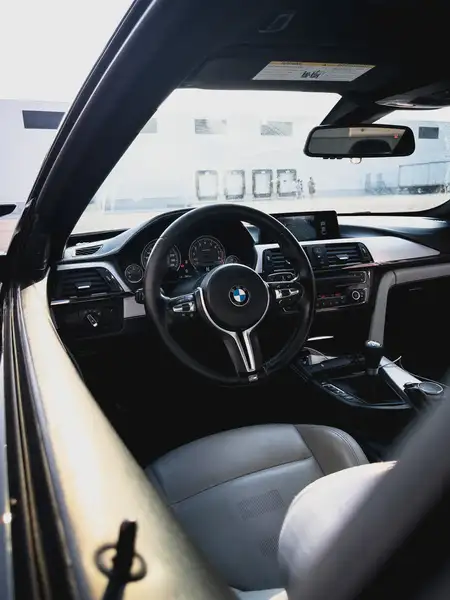 2015 BMW M4, šedá, 192 000 km, dovoz Kanada — foto 2 z 3