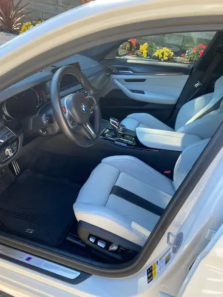 2018 BMW M5 Base, bílá, 68 000 km, dovoz Kanada — foto 2 z 6