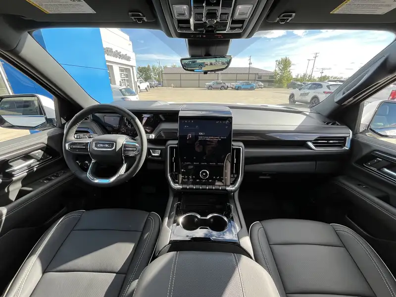 2026 GMC Yukon Elevation 4WD, bílá, 20 km, dovoz Kanada — foto 9 z 12