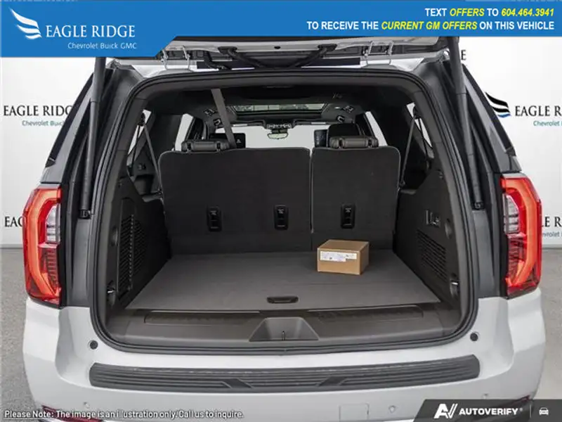2026 GMC Yukon Elevation, bílá, 3 km, dovoz Kanada — foto 7 z 12