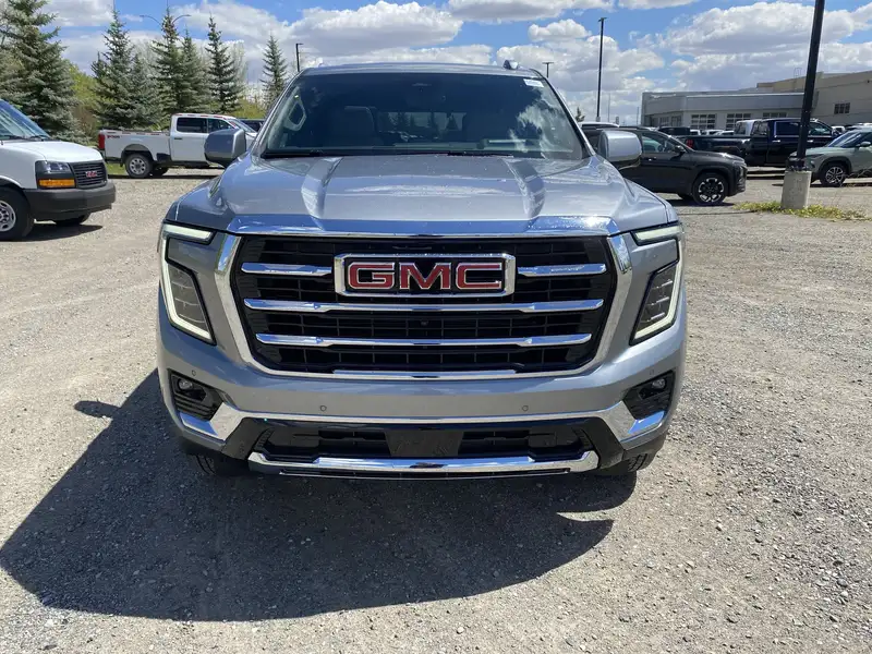 2026 GMC Yukon Elevation, šedá, 5 732 km, dovoz Kanada — foto 2 z 12