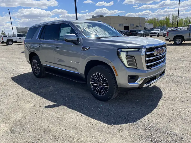 2026 GMC Yukon Elevation, šedá, 5 732 km, dovoz Kanada — foto 3 z 12