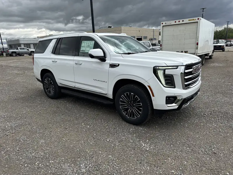 2026 GMC Yukon Elevation, bílá, 5 km, dovoz Kanada — foto 3 z 12