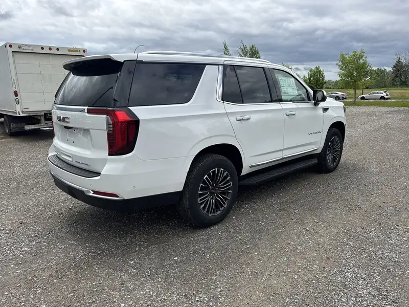 2026 GMC Yukon Elevation, bílá, 5 km, dovoz Kanada — foto 5 z 12