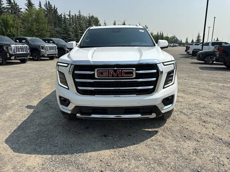 2026 GMC Yukon Elevation, bílá, 5 km, dovoz Kanada — foto 2 z 12