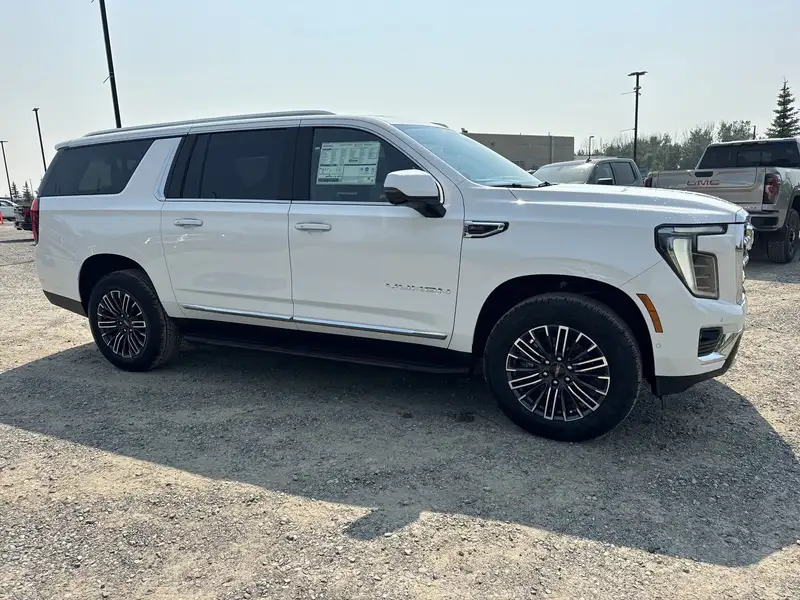 2026 GMC Yukon Elevation, bílá, 5 km, dovoz Kanada — foto 3 z 12