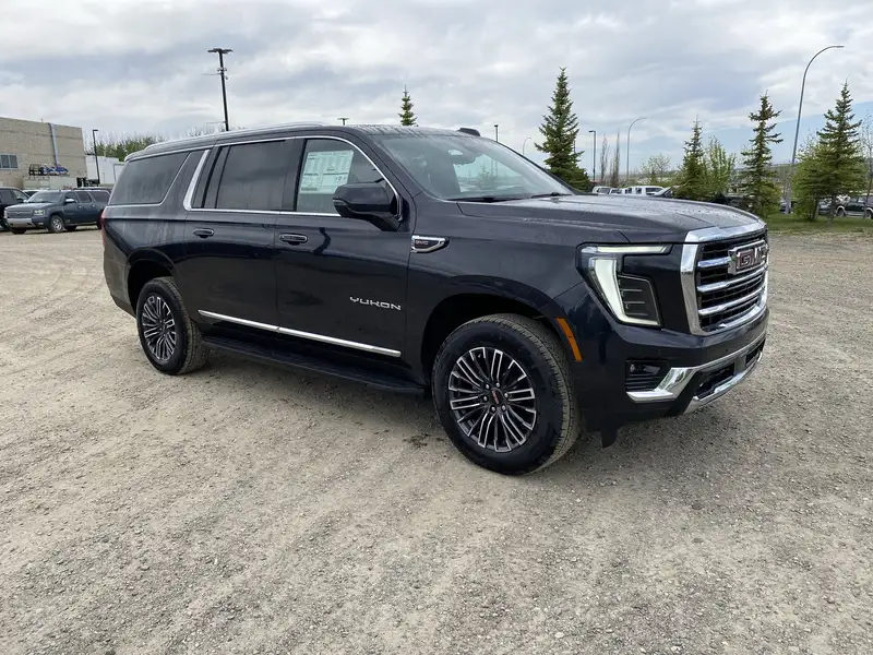 2026 GMC Yukon Elevation, šedá, 8 km, dovoz Kanada — foto 3 z 12