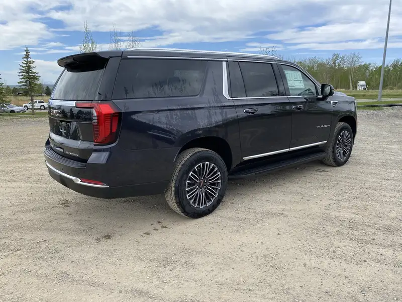 2026 GMC Yukon Elevation, šedá, 8 km, dovoz Kanada — foto 5 z 12