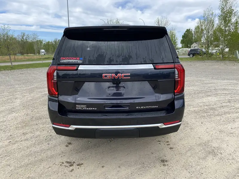 2026 GMC Yukon Elevation, šedá, 8 km, dovoz Kanada — foto 6 z 12