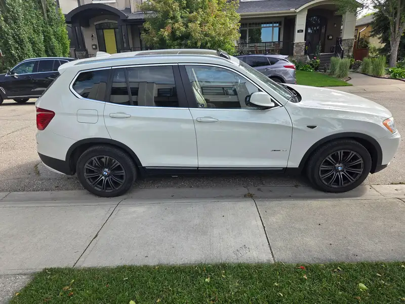 2011 BMW X3, bílá, 186 000 km, dovoz Kanada — foto 2 z 10
