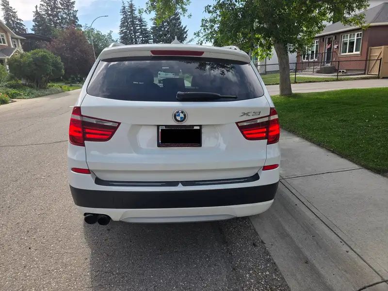 2011 BMW X3, bílá, 186 000 km, dovoz Kanada — foto 4 z 10