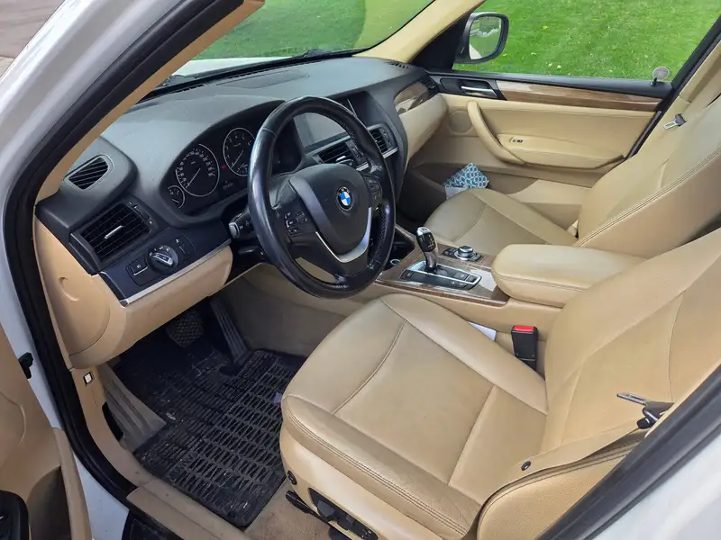 2011 BMW X3, bílá, 186 000 km, dovoz Kanada — foto 9 z 10