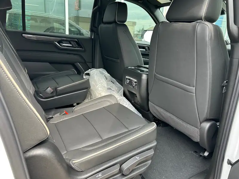 2026 GMC Yukon Elevation, bílá, 0 km, dovoz Kanada — foto 4 z 12