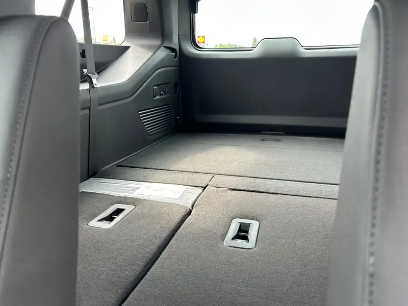 2026 GMC Yukon Elevation, bílá, 0 km, dovoz Kanada — foto 6 z 12