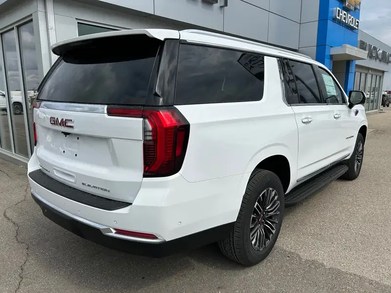 2026 GMC Yukon Elevation, bílá, 0 km, dovoz Kanada — foto 8 z 12