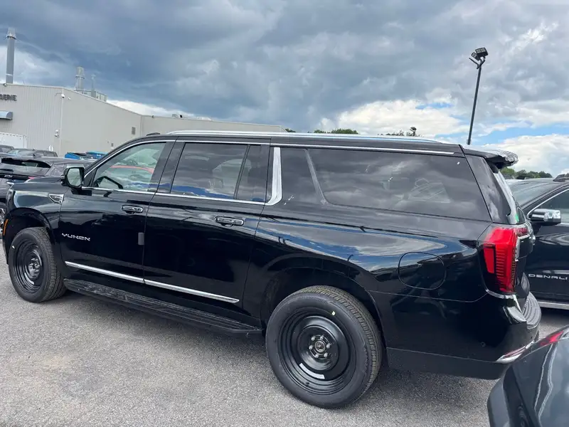 2026 GMC Yukon Elevation, černá, 25 km, dovoz Kanada — foto 3 z 12
