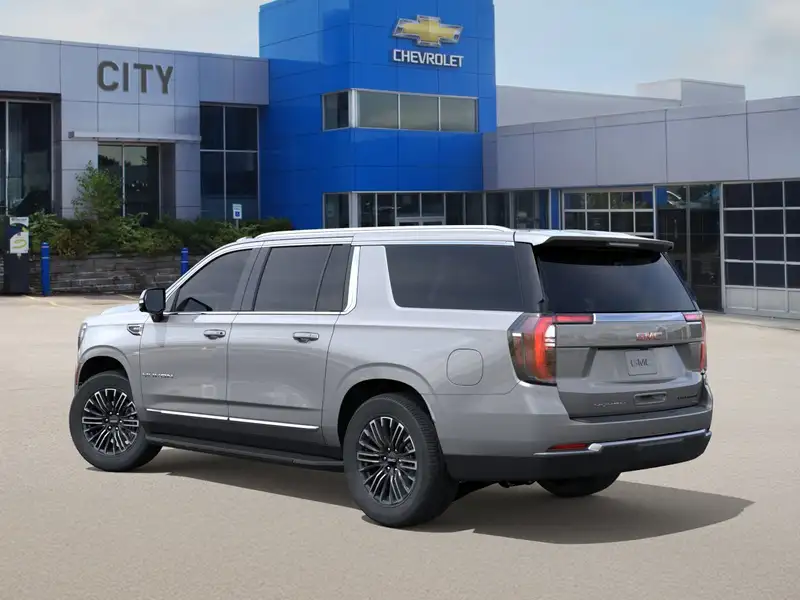 2026 GMC Yukon Elevation, stříbrná, 10 km, dovoz Kanada — foto 3 z 12