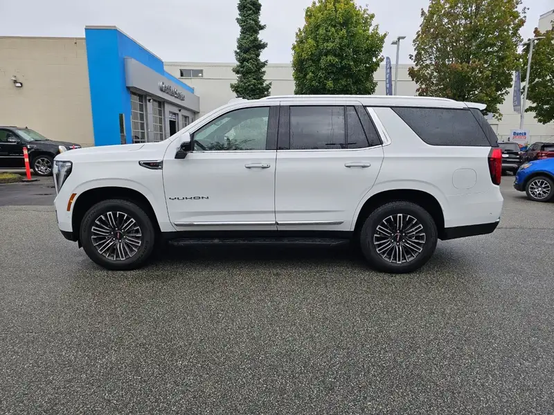 2026 GMC Yukon Elevation, bílá, 2 500 km, dovoz Kanada — foto 4 z 12