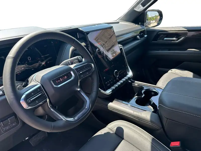 2026 GMC Yukon Elevation, černá, 10 km, dovoz Kanada — foto 11 z 12