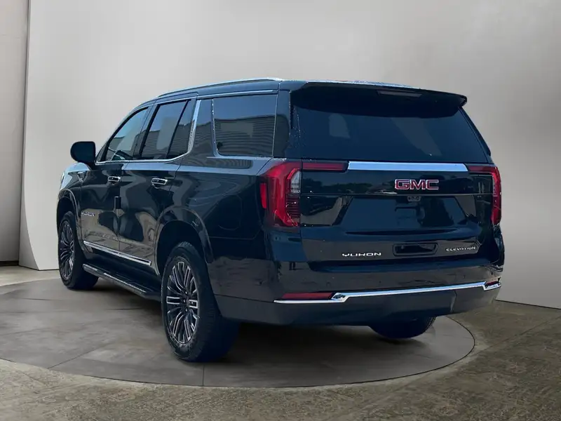 2026 GMC Yukon Elevation, černá, 10 km, dovoz Kanada — foto 3 z 12