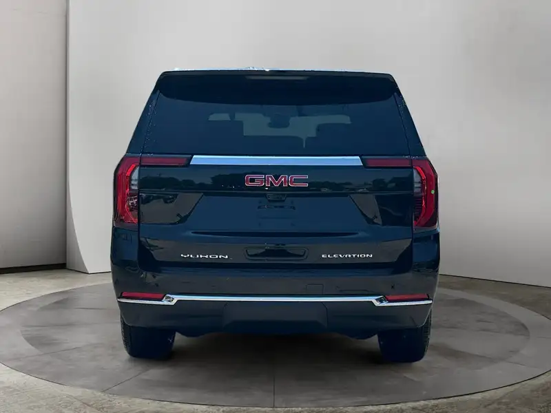 2026 GMC Yukon Elevation, černá, 10 km, dovoz Kanada — foto 4 z 12