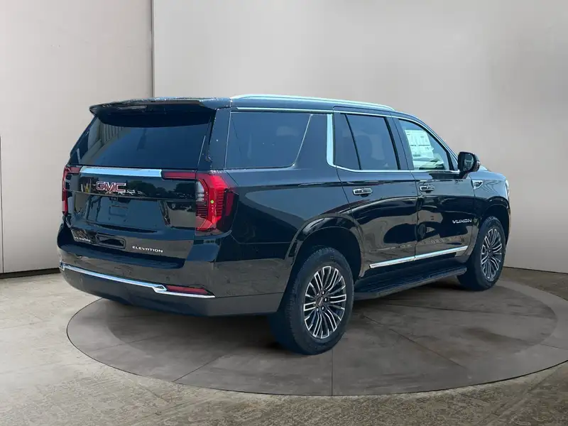 2026 GMC Yukon Elevation, černá, 10 km, dovoz Kanada — foto 5 z 12