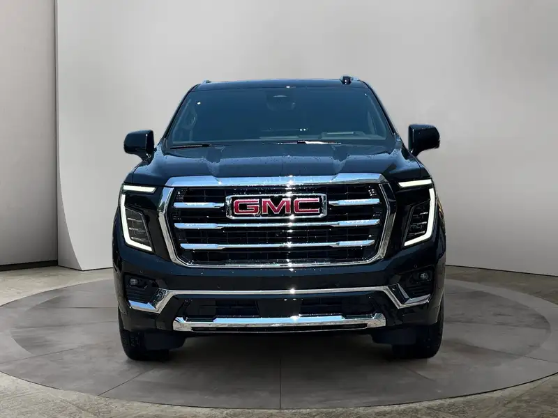 2026 GMC Yukon Elevation, černá, 10 km, dovoz Kanada — foto 7 z 12