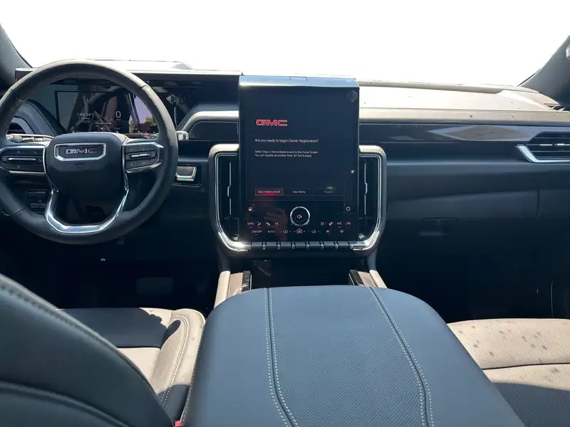 2026 GMC Yukon Elevation, černá, 10 km, dovoz Kanada — foto 9 z 12