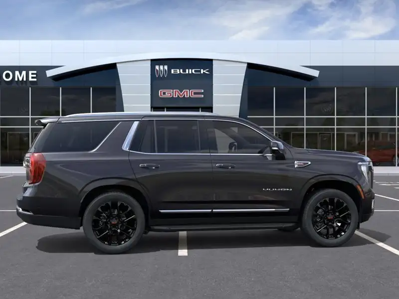 2026 GMC Yukon Elevation, stříbrná, 4 km, dovoz Kanada — foto 5 z 12