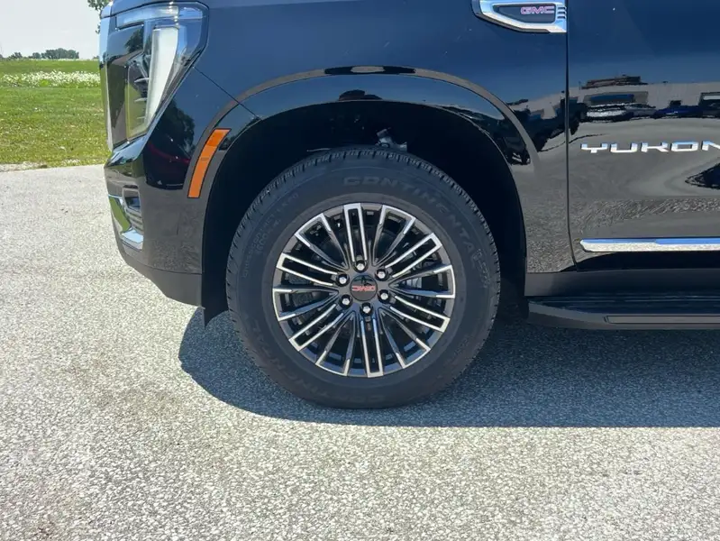 2026 GMC Yukon Elevation, černá, 5 km, dovoz Kanada — foto 9 z 12