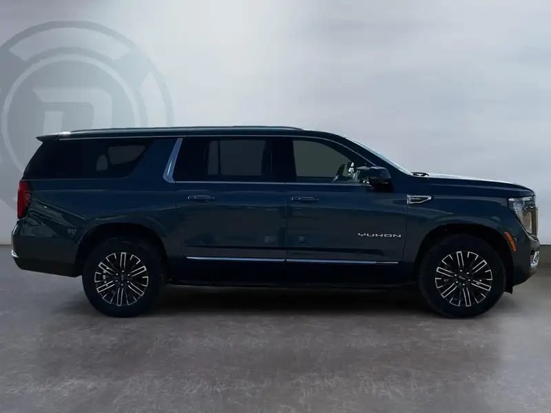 2026 GMC Yukon Elevation, modrá, 10 km, dovoz Kanada — foto 4 z 12