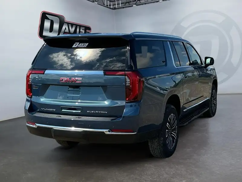 2026 GMC Yukon Elevation, modrá, 10 km, dovoz Kanada — foto 5 z 12