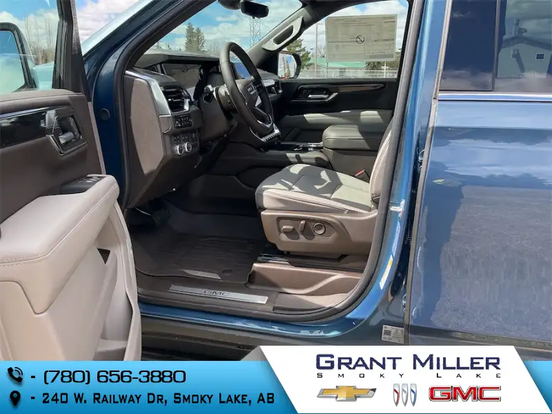 2026 GMC Yukon Elevation, modrá, 10 km, dovoz Kanada — foto 8 z 12