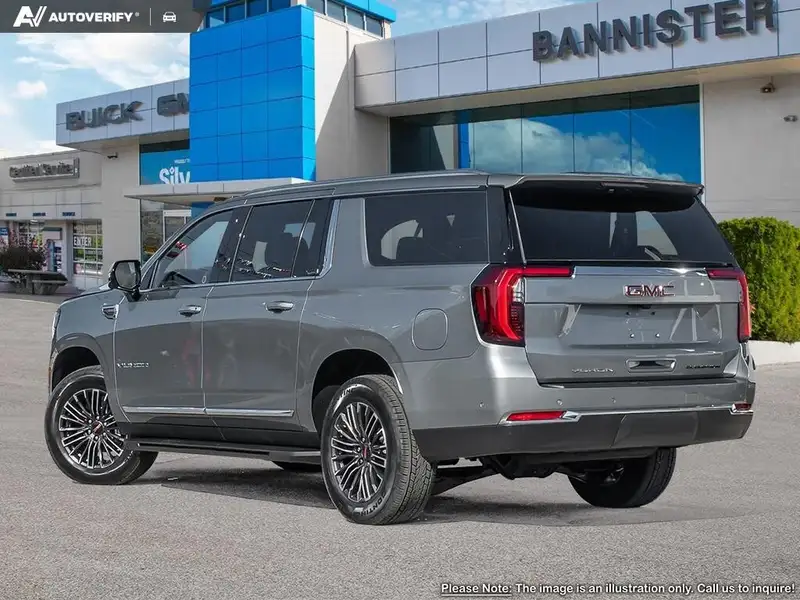 2026 GMC Yukon Elevation, stříbrná, 10 km, dovoz Kanada — foto 4 z 12