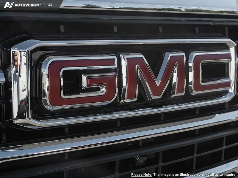 2026 GMC Yukon Elevation, stříbrná, 10 km, dovoz Kanada — foto 9 z 12