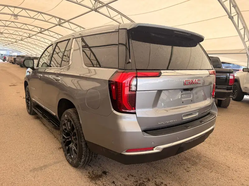 2026 GMC Yukon Elevation, 4 198 km, dovoz Kanada — foto 3 z 12