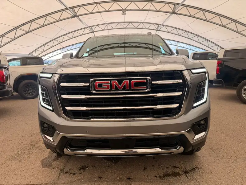 2026 GMC Yukon Elevation, 4 198 km, dovoz Kanada — foto 4 z 12