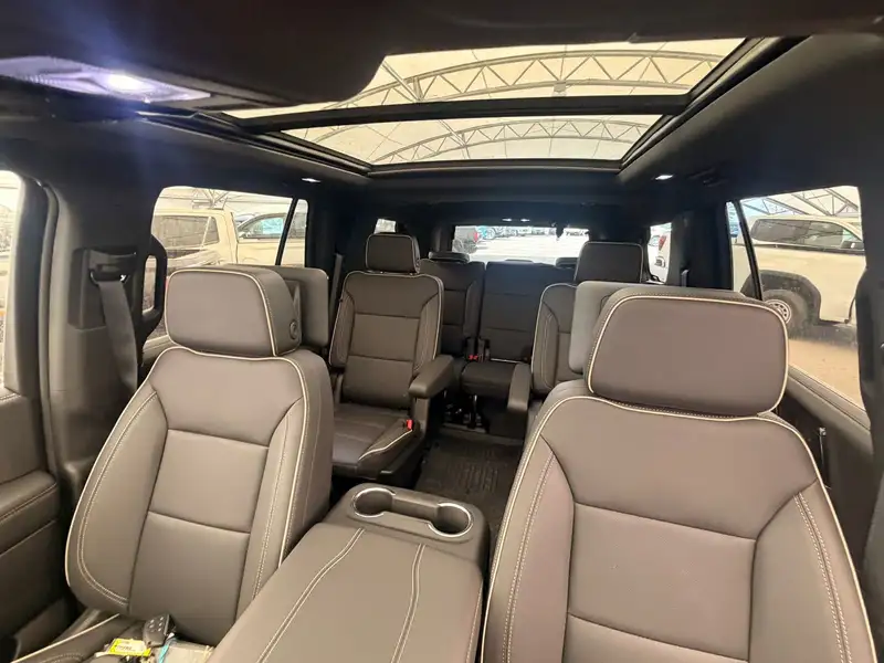 2026 GMC Yukon Elevation, 4 198 km, dovoz Kanada — foto 6 z 12