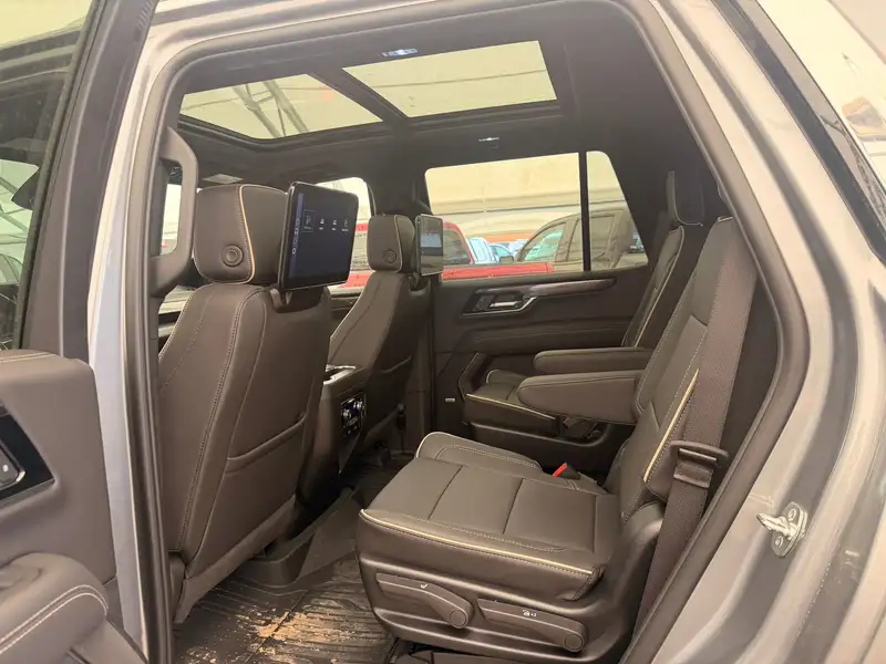 2026 GMC Yukon Elevation, 4 198 km, dovoz Kanada — foto 7 z 12