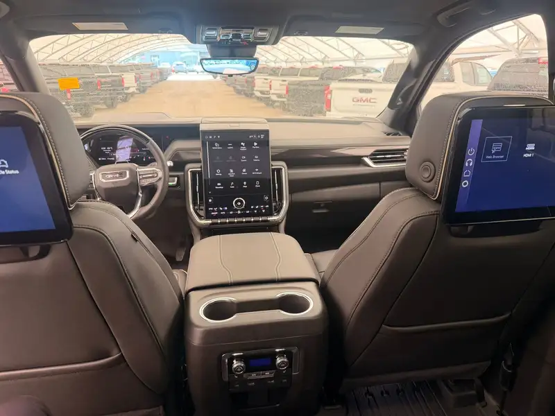 2026 GMC Yukon Elevation, 4 198 km, dovoz Kanada — foto 9 z 12