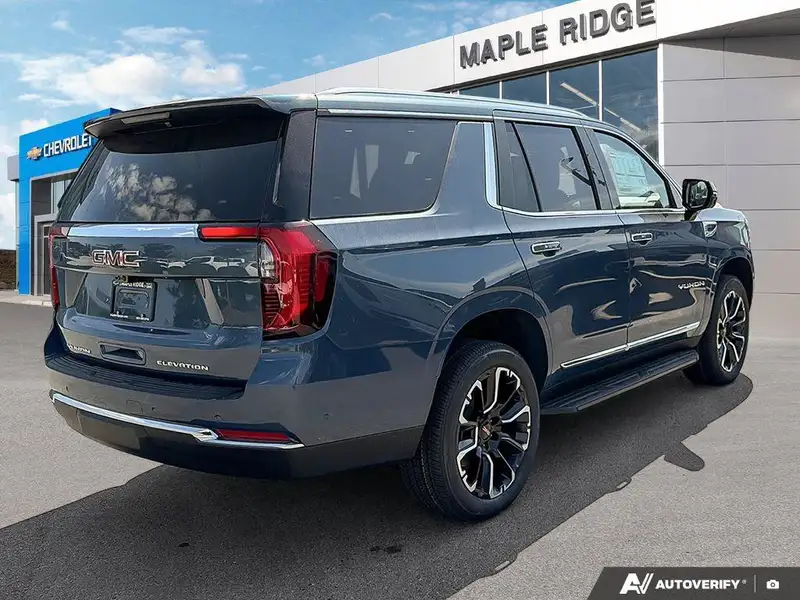 2026 GMC Yukon Elevation, modrá, 5 km, dovoz Kanada — foto 5 z 12