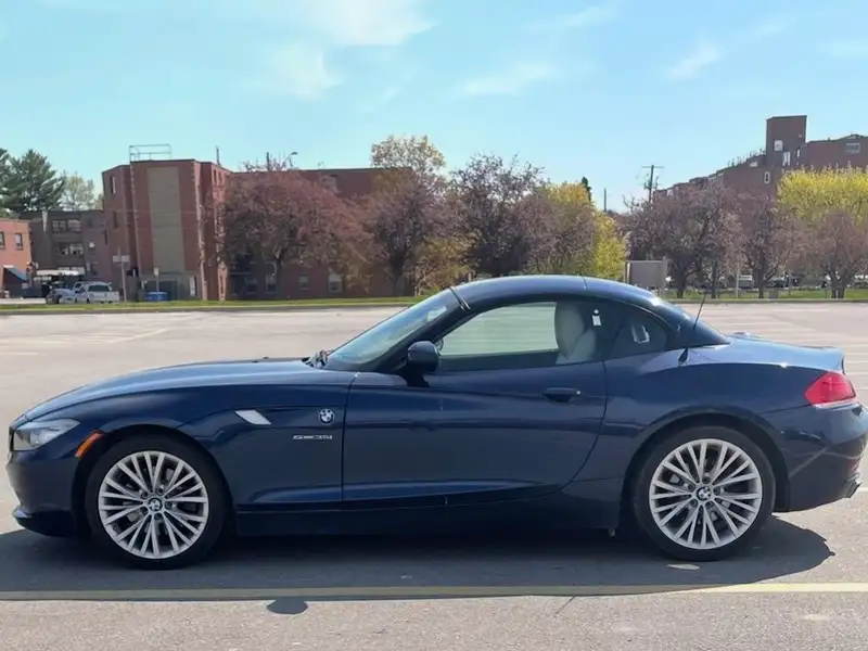 2011 BMW Z4, modrá, 113 000 km, dovoz Kanada — foto 2 z 2